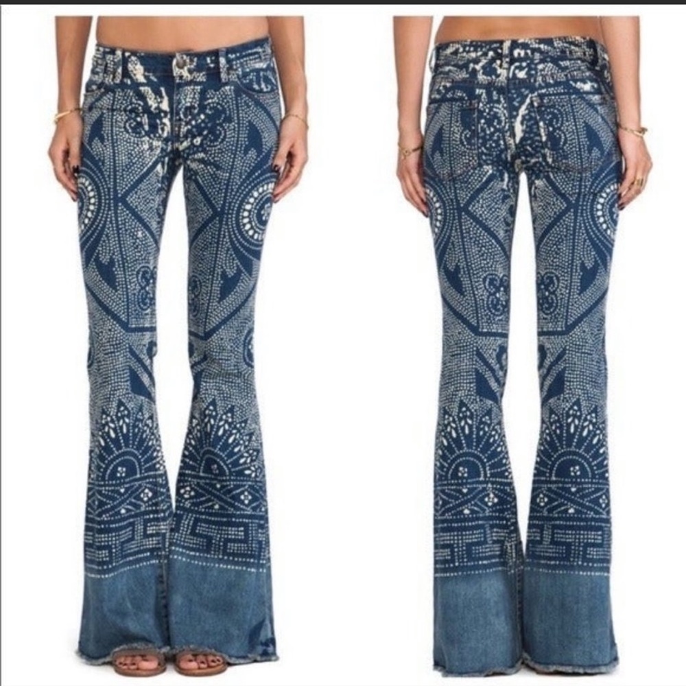 🔥 Free People Discharge Bali Flare Jeans 🔥